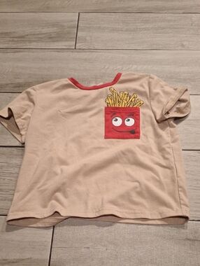 🦔SHEIN Beige Tee with Red Fries Pocket Graphic🍋‍🟩